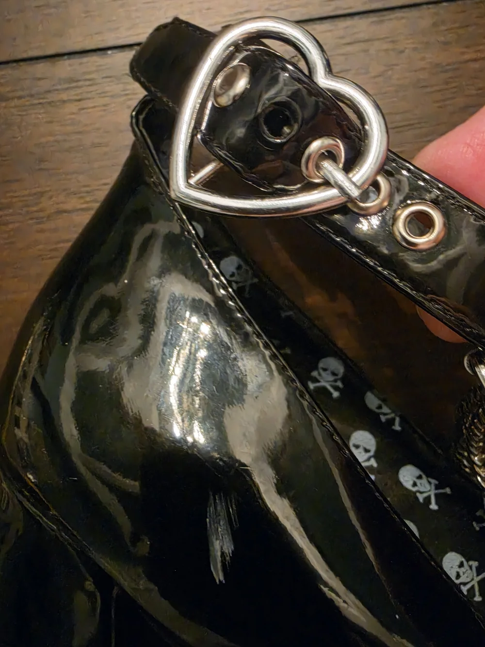 Lamoda glossy black